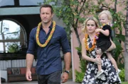 Werden von Tante Deb um Hilfe gebeten: Steve (Alex O'Loughlin, l.), Mary (Taryn Manning, M.) und Joan (Charlotte Eden Kase, r.) ...