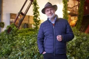 Hopfen, Hefe, Braugerste in Form von Malz und Wasser braucht man zum Bierbrauen. Harald Lesch zeigt, in welcher dieser Zutaten sich Gentechnik "versteckt".