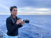 Sabina Airoldi sucht am Horizont nach Walen.