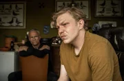 v.li.: Max Ballauf (Klaus J. Behrendt) und Schenk vernehmen Yannik Schnitzler (Leonard Kunz).