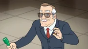 Stan Lee mit Taschenlampe.