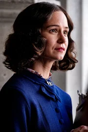 Katherine Waterston als Ginny Aimes