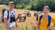 Michael zeigt Anna die Konik-Herde im WWF-Auenschutzreservat Marchegg. Weiteres Bildmaterial finden Sie unter www.br-foto.de.