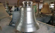 Keine Glocke gleicht der andern, da jede ihre individuelle Inschrift bekommt, die Glockenzier.