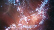 Das James-Webb-Teleskop hat diese spektrale Ansicht der Sternentstehungsregion NGC 346 im mittleren Infrarotlicht aufgenommen.