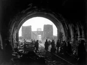 An der Brücke von Remagen gelingt den Alliierten im März 1945 der Übergang über den Rhein.