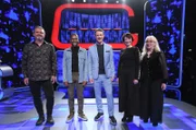 Moderator Alexander Bommes (M.) mit den Kandidaten (v.l.n.r.): Erik Maronde, Edvan Davi Uhl, Kassandra Tiebe und Ilona Werlich