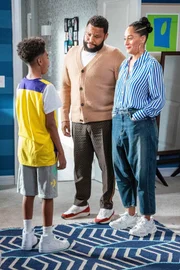 (v.li.): Miles Brown (Jack Johnson), Anthony Anderson (Andre ‚Dre‘ Johnson), Tracee Ellis Ross (Rainbow ‚Bow‘ Johnson).