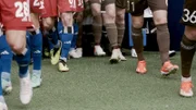 HSV gegen FC St. Pauli - Spieler beim Einlauf ins Stadion.