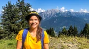 Anna geht im Gailtal in Kärnten wandern und besucht eine Hirtin und ihre Schafherde auf der Alm.