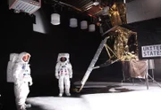 Leland Melvin und Chad Jenkins in Astronautenausrüstung im Studio Shotwell in San Francisco.