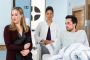 Lennert will sich bei Laura Wilhelms für den Tod Ihres Mannes entschuldigen. V.l.n.r. Laura Wilhelms (Annina Hellenthal), Vivienne Kling (Jane Chirwa), Lennert Rieken (Max Hegewald).