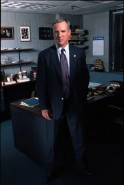 Captain James Deakins (Jamey Sheridan).