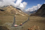 Der Manali-Leh Highway führt durch die atemberaubende Landschaften des Himalaya