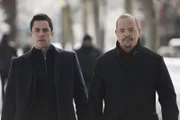 Sind auf der Suche nach einem jungen ehemaligen Footballspieler, der in New York verloren gegangen ist: Amaro (Danny Pino, l.) und Fin (Ice-T, r.) ...