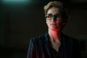 Als Kontaktperson versucht Mrs. Jones (Vicky McClure), Alex zu beruhigen und ihm zu erklären, dass nichts mehr so sein wird, wie es vor Ians Tod war. Sie zeigt großes Einfühlungsvermögen gegenüber ihrem Schützling.