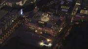 Dem deutschen Volke: Nachts ist der Blick vom Berliner Reichstag besonders faszinierend.