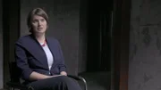 2020 jährt sich die Befreiung des KZ Dachau durch die US-Armee zum 75. Mal. In zwei Teilen aus unterschiedlichen Perspektiven erzählt „KL Dachau“ in filmisch noch nie da gewesener Detailtiefe die Bestandszeit jenes Lagers nach, das länger existierte als jedes andere KZ und das als Blaupause diente für alle anderen Konzentrationslager im Dritten Reich. „Im Lager“ erzählt aus der Perspektive von sechs KZ-Häftlingen von Leid, Mut, Rivalitäten und Solidarität im Lageralltag. Im Bild: Dr. Kim Wünschmann.