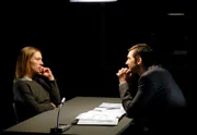 NDR Fernsehen DIE ANWÄLTE, "Selbstjustiz", am Mittwoch (12.03.14) um 23:50 Uhr. Sebastian Britten (Kai Wiesinger) vertritt die verzweifelte Mutter Claudia Bristow (Sandra Borgmann). Ihr droht eine lebenslängliche Haftstrafe, weil sie im Gerichtssaal den Mörder ihrer Tocher erschoss.