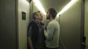 Als Lisas Vater Piet (Lucas Van den Eynde) im Hostel auftaucht, ist Michiel (Boris Van Severen) nicht gerade begeistert, ihn zu sehen.