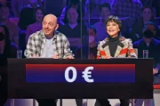 Rateteam-Kapitän Bernhard Hoëcker (l.) und die Schauspielerin Simone Rethel (r.) bilden ein Rateteam.
