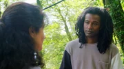 Britischer Reporter Nadeem Perera (re.) unterhält sich mit Rachel Hevesi. Sie leitet die Organisation Wild Futures und plädiert für ein Verbot der Primatenhaltung als Haustiere.