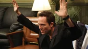Der suspendierte Polizist Mike Stoat (Dean Winters) untersucht die Morde an einem Dealer und zwei englischen Touristen. Hat seine ehemalige Partnerin die Mordwaffe besorgt?