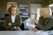 v.li.: Edda Leesch (Lona Klier), Kristina Sprenger (Karin Kofler).