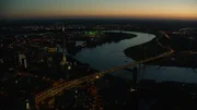 Düsseldorf bei Nacht: Die Kunst- und Modestadt zieht Nachtschwärmer aus aller Welt an.