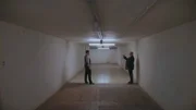 Von links: Maximilian Maier mit Kurt Spennesberger im Bunker am Gleis 11.