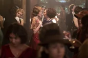 l-r: Juliet Rylance als Della Street, Jen Tullock als Anita St. Pierre