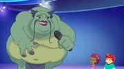 Ein Monster singt neben Patty und Billy Karaoke.