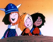 Wickie, Ylvi und Gibly strahlen nach dem bestandenen Abenteuer.