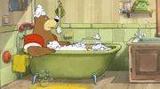 Dr. Brumm und Pottwal baden zuhause in der Wanne am Ende eines aufregenden Tages.