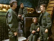 Das SG1-Team startet eine Rettungsaktion auf dem Planeten Netu, auf dem Sams Vater von Sokar gefangengehalten wird... (Foto v.li.n.re: Richard D. Anderson, Michael Shanks, Amanda Tapping, J.R. Bourne), RTL II, USA, Peter DeLuise, RTL II,
