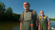 Die Fischerbrüder Dobberschütz gehen in Nienburg an der Weser auf Aalfang.