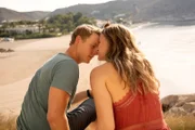 Christian Radic (Patrick Gibson) & Bianca Mimica (Issy Knopfler) about to kiss