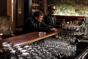 Im Bild: Nikolai Falk (Andreas Guenther), Alexander Haller (Philipp Hochmair).
