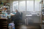 Kaiseraugst-Besetzer Peter Scholer in seinem Büro.