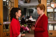 Jette (Paula Schramm) möchte unbedingt ihre leibliche Mutter Lilemor (Marion Kracht) kennenlernen und platzt dafür in die Vorstandsitzung.