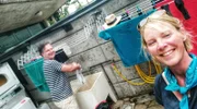 In der Herberge Wäsche waschen.