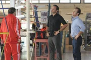 Kann Nicky "The Kid" DeMarco (Larry Manetti, l.) Danny (Scott Caan, r.) und Steve (Alex O'Loughlin, M.) bei den Ermittlungen im aktuellen Fall weiterhelfen?