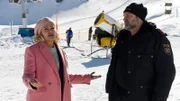 Elisa Rödder (Sonja Kirchberger) bereitet ein großes Ski-Event vor. Doch Polizist Gert (Martin Leutgeb) hat schlechte Nachrichten für sie.
