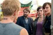 Kongo (Pit Bukowski, links) bei der Befragung von Rita Eisenheim (Sophie Rois, rechts) durch Lessing (Christian Ulmen) und Kira Dorn (Nora Tschirner).