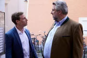 Die Kommissare Bach (Patrick Kalupa, l.) und Stadler (Dieter Fischer, r.) ermitteln im Mordfall des Kuscheltrainers Marco Däubler.