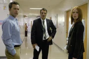 Tom Pittino (Devon Gummersall, l.), Produkt einer Samenspende, ist auf der Suche nach seinem Vater, der als erfolgreicher Gynäkologe arbeitet. In dessen Praxis ermitteln Logan (Chris Noth) und Falacci (Alicia Witt) in einem Mordfall.