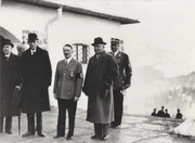 Der britische Politiker Lord Halifax besucht im November 1937 Hitler.