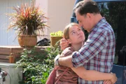 Unzertrennlich: Ralf (Thomas Loibl) will seine Cora (Antonia Fulss) nach der Trennung gar nicht loslassen.