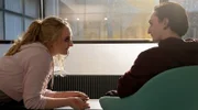 Lizzy O’Hanlon (Laoise Sweeney, li.) hat nur Augen für Eoin Kelly (Levi O’Sullivan, re.).