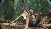 Die Südkarpaten in Rumänien sind eine der letzten wilden Naturlandschaften Europas. Umgeben von Braunbären und Wölfen, muss Ed Stafford dort sein ganzes Survival-Wissen aufbieten, um abseits der Zivilisation zehn Tage zu überleben. Sein größter Feind ist dabei die Kälte. Doch ein wärmendes Feuer und ein trockener Unterschlupf machen die Lage einigermaßen erträglich. Und als dem Überlebensexperten zudem ein Reh in die Falle geht, nimmt der Trip doch noch ein gutes Ende.